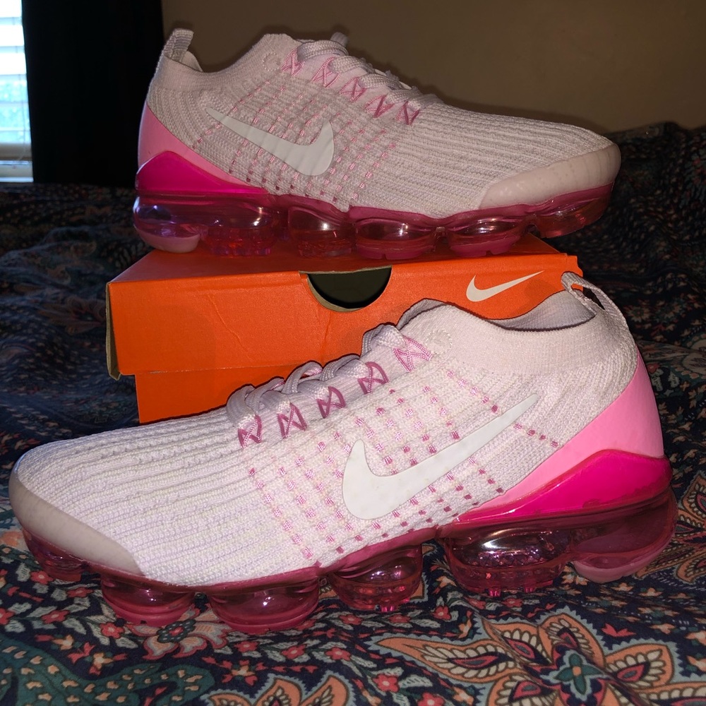 Pink and white 2019 Nike Air Vapormax Flyknit 3